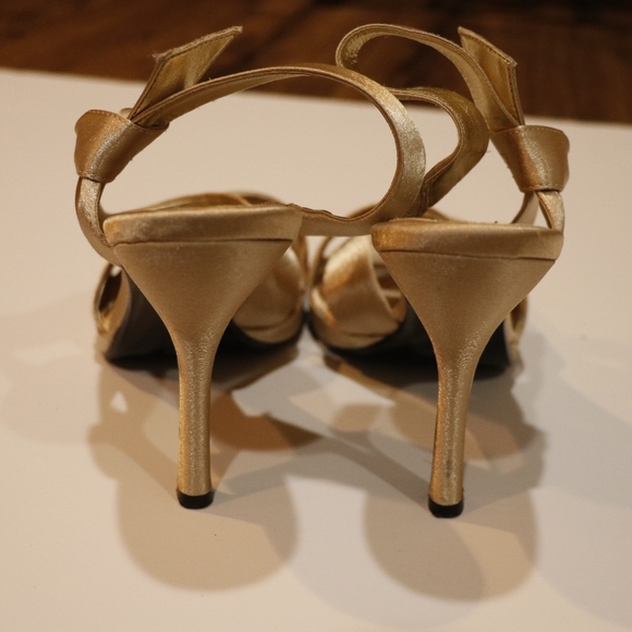 Nina Gold Satin Shoes size 9 - Picture 2 of 5